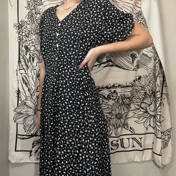 SHEIN Dresses & Skirts - SHEIN XL, Black & White Floral Button- Up Mid-Length Dress NWO
